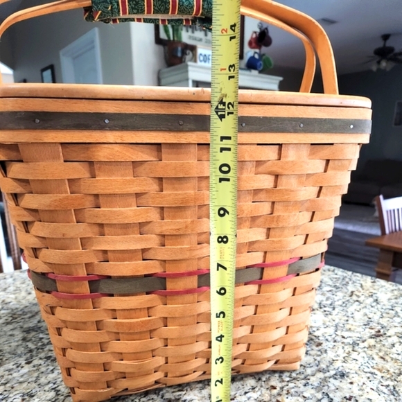 Longaberger Christmas Basket with Damaged Protective Liner - Picture 3 of 5